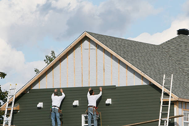 Professional Siding Installation technician working in Laurel, FL
